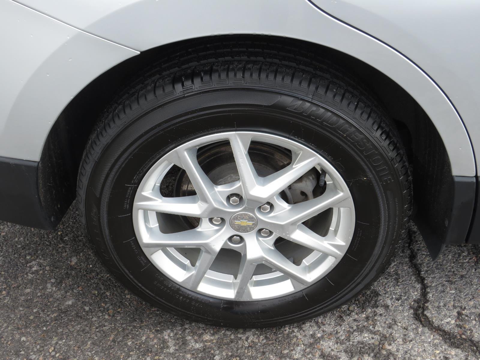 Used 2022 Silver Ice Metallic Chevrolet LT image 17