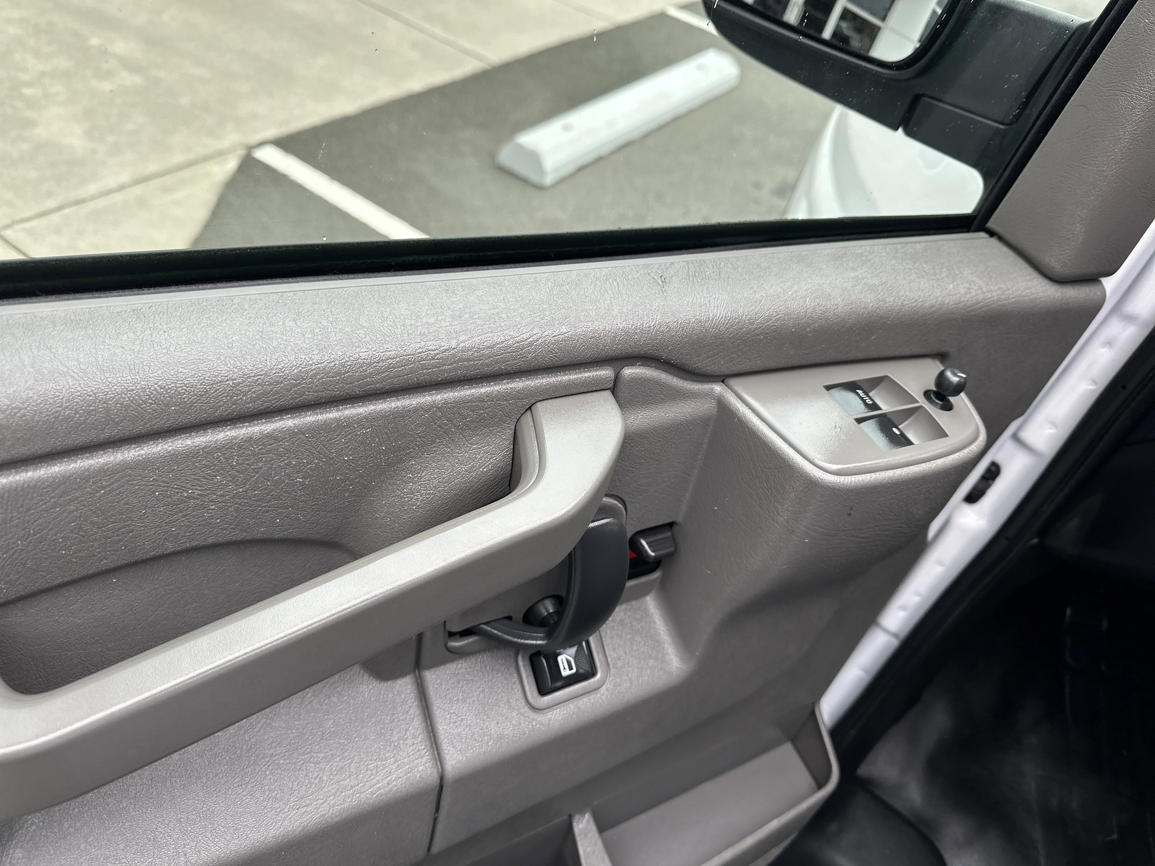 2023 GMC Savana Cargo Work Van - Photo 9
