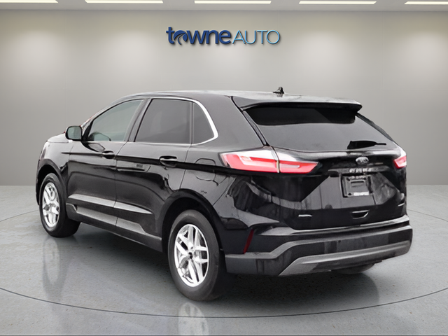Used 2023 Black Metallic Ford SEL image 4