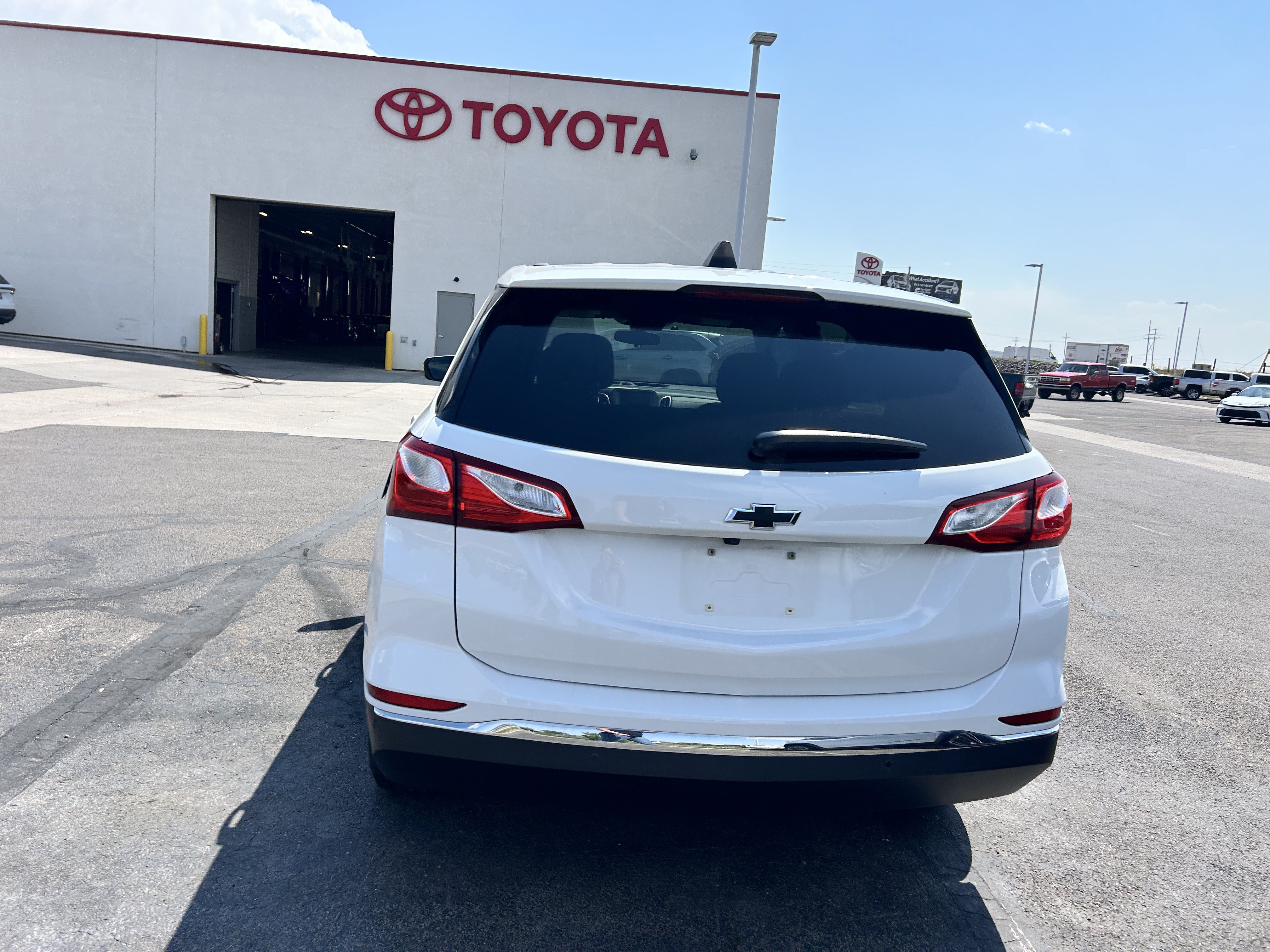 Used 2018 Summit White Chevrolet LT image 4
