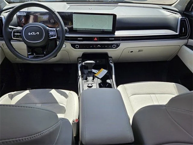 New 2025 Glacial White Pearl Kia S image 4