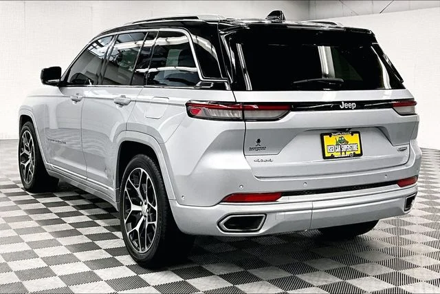Used 2022 Silver Zynith Jeep Summit Reserve image 2