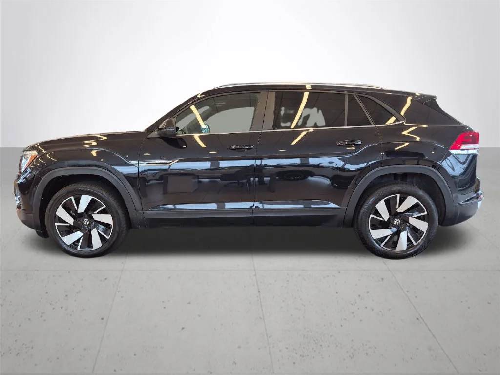 Used 2025 Black Volkswagen 2.0T SE w/Technology image 10