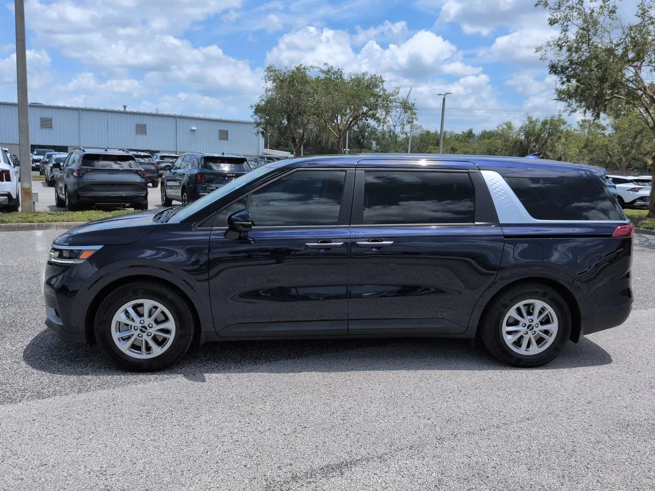 2024 Kia Carnival LX Seat Pkg - Photo 8