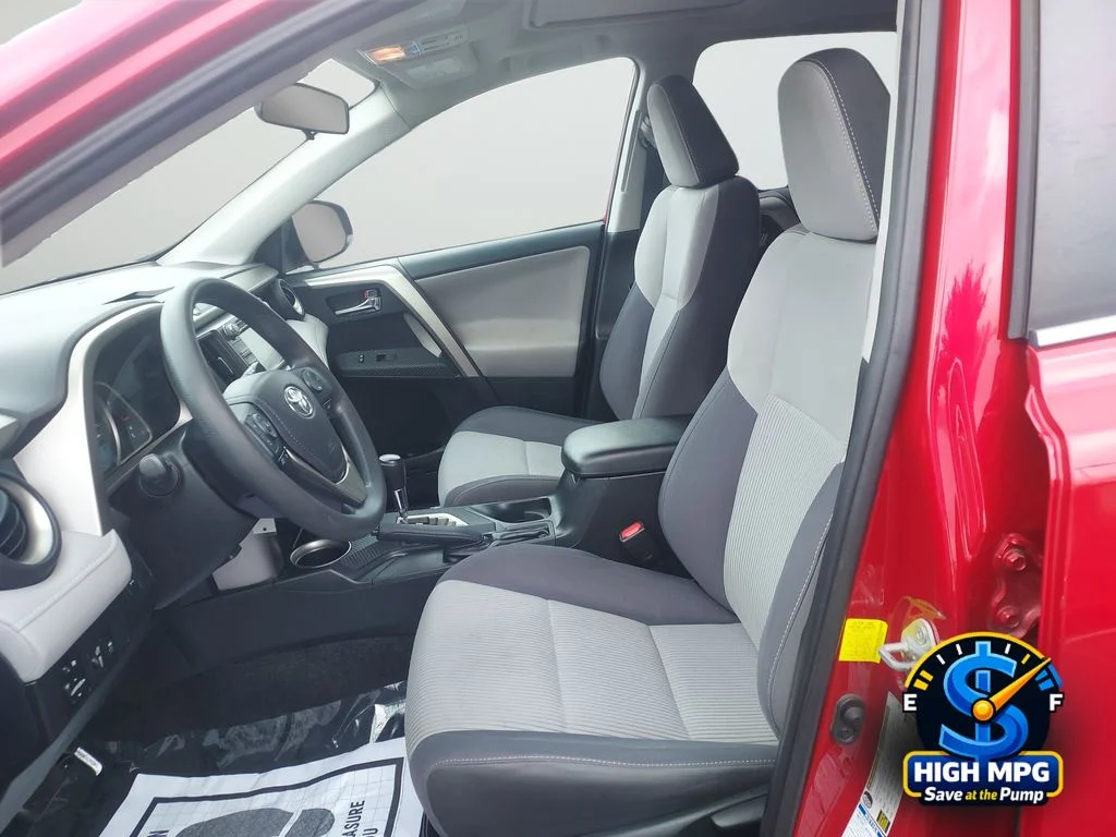 Used 2014 Red Toyota XLE image 29