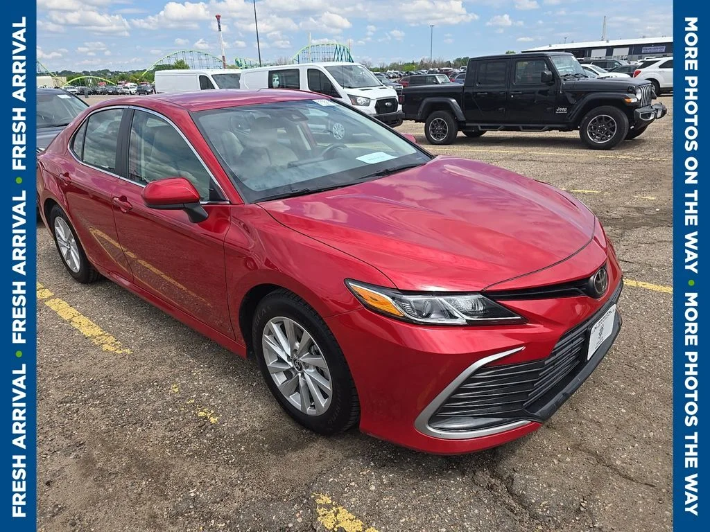 2024 Toyota Camry LE's photo