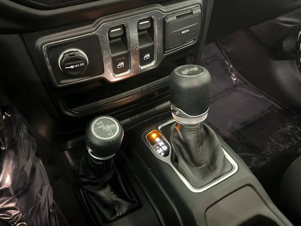 Used 2023 White Jeep Sport S image 19