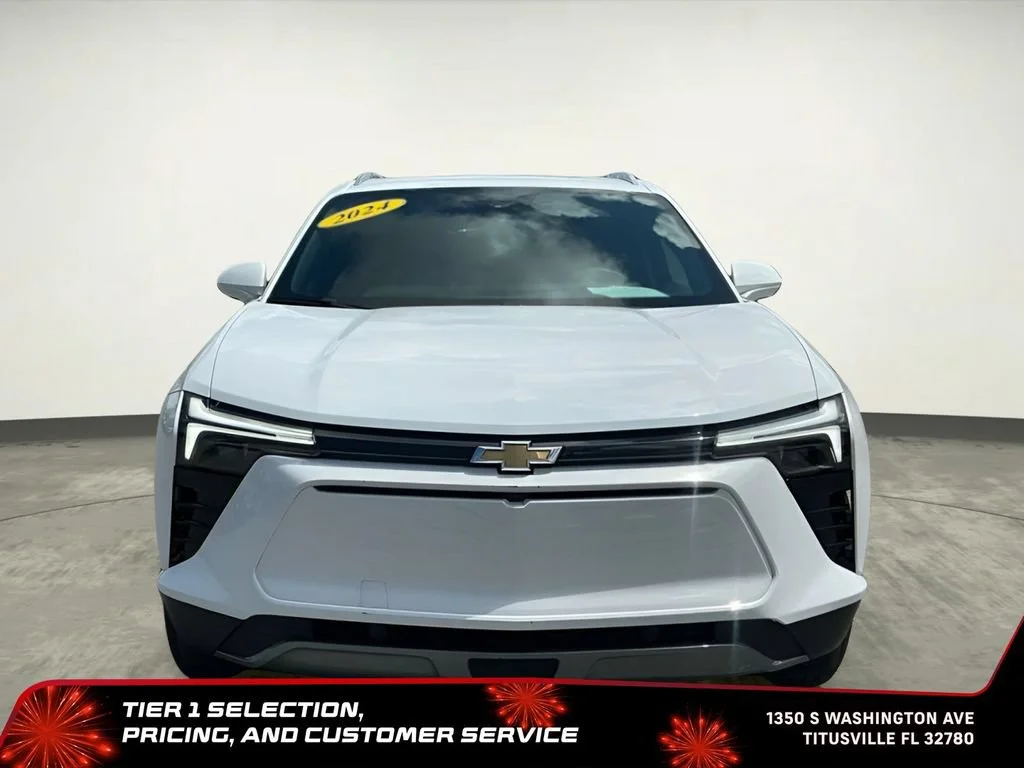Used 2024 Summit White Chevrolet LT image 18