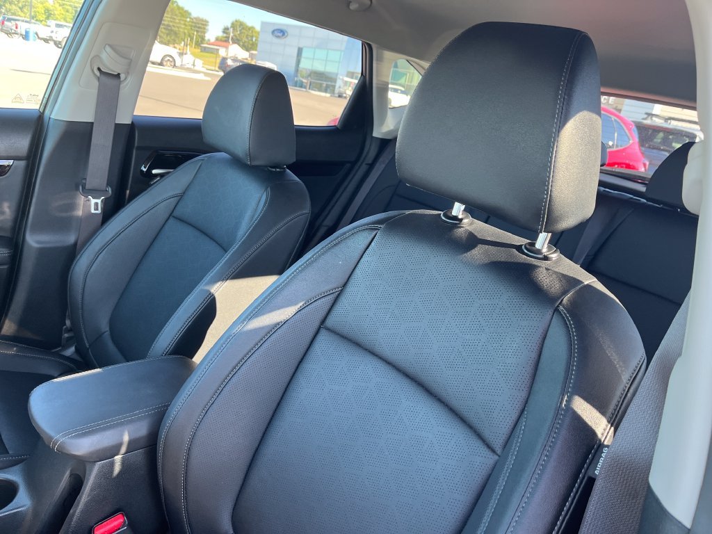 Used 2025 Black Kia EX image 12