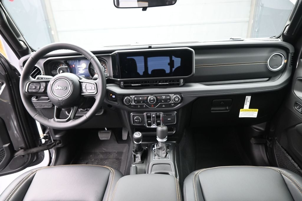 New 2026 Granite Crystal Metallic Clearcoat Jeep Texas Trail image 24