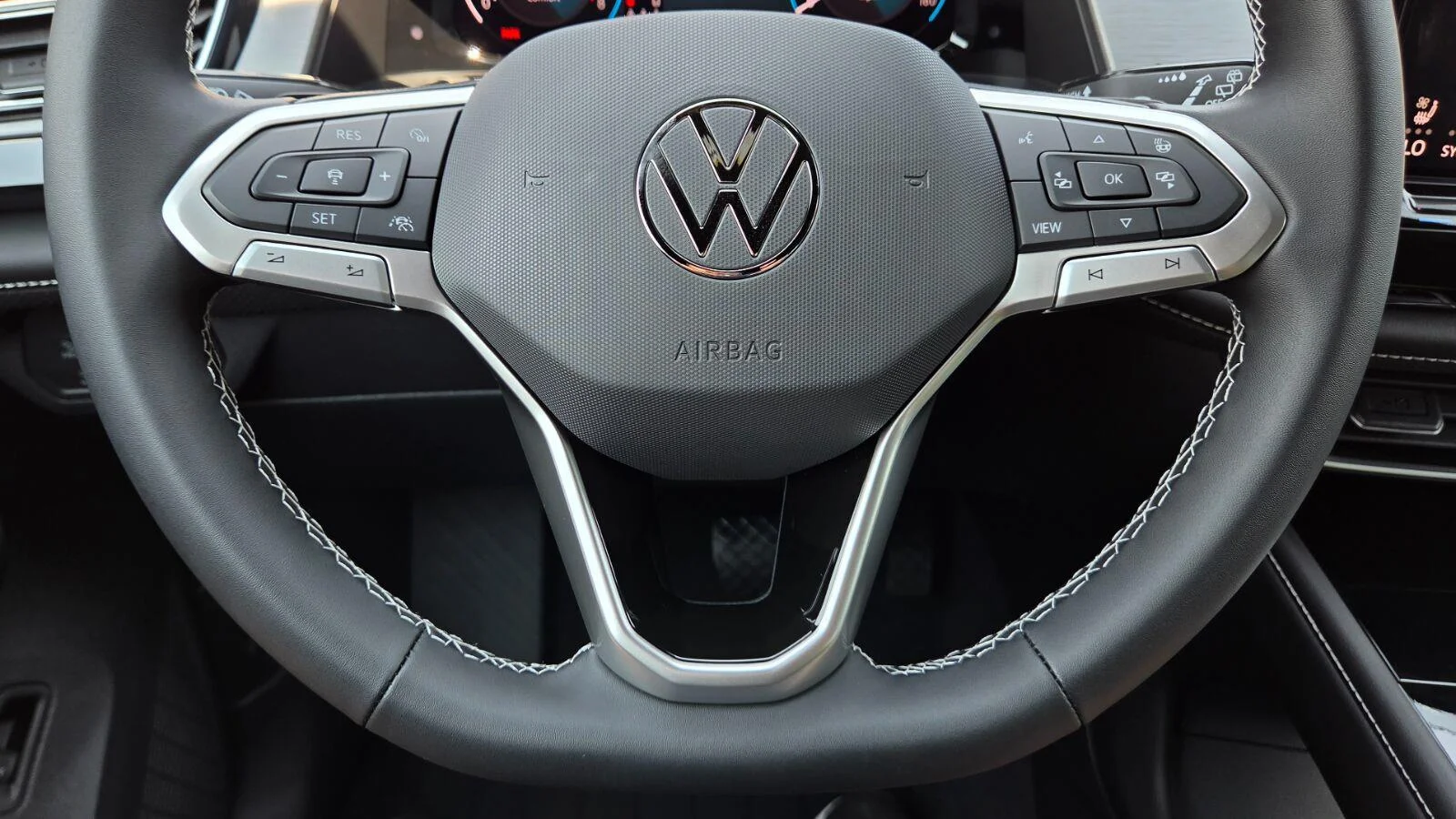New 2026 Opal White Pearl Volkswagen 2.0T SE w/Technology image 24