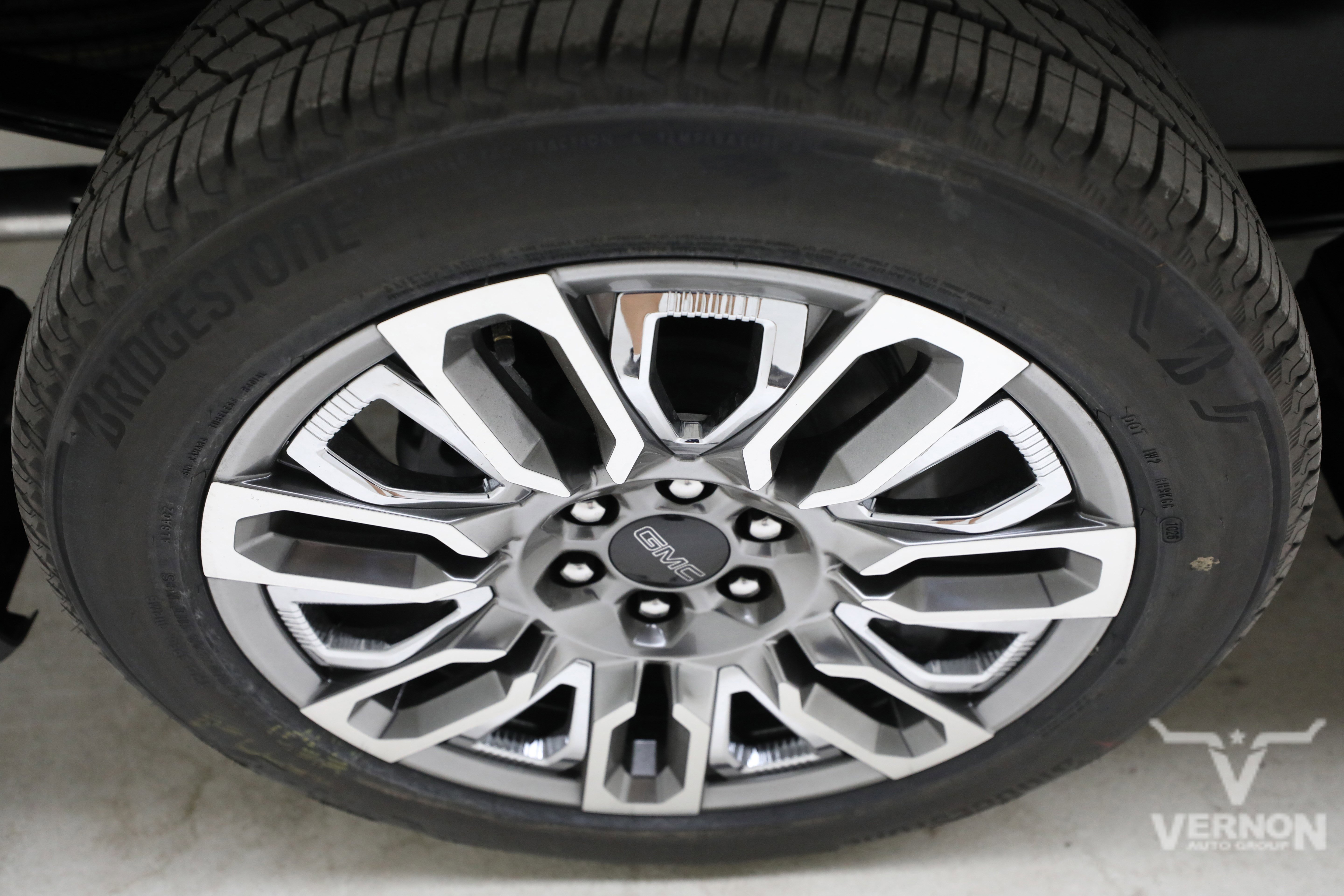 New 2026 Onyx Black GMC N image 33