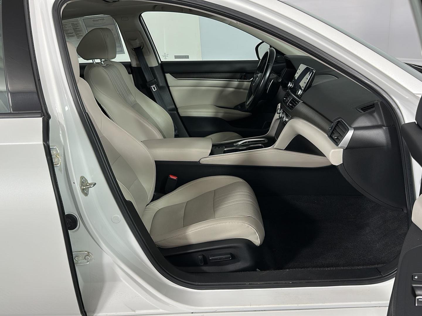 Used 2020 Platinum White Pearl Honda EX-L image 28