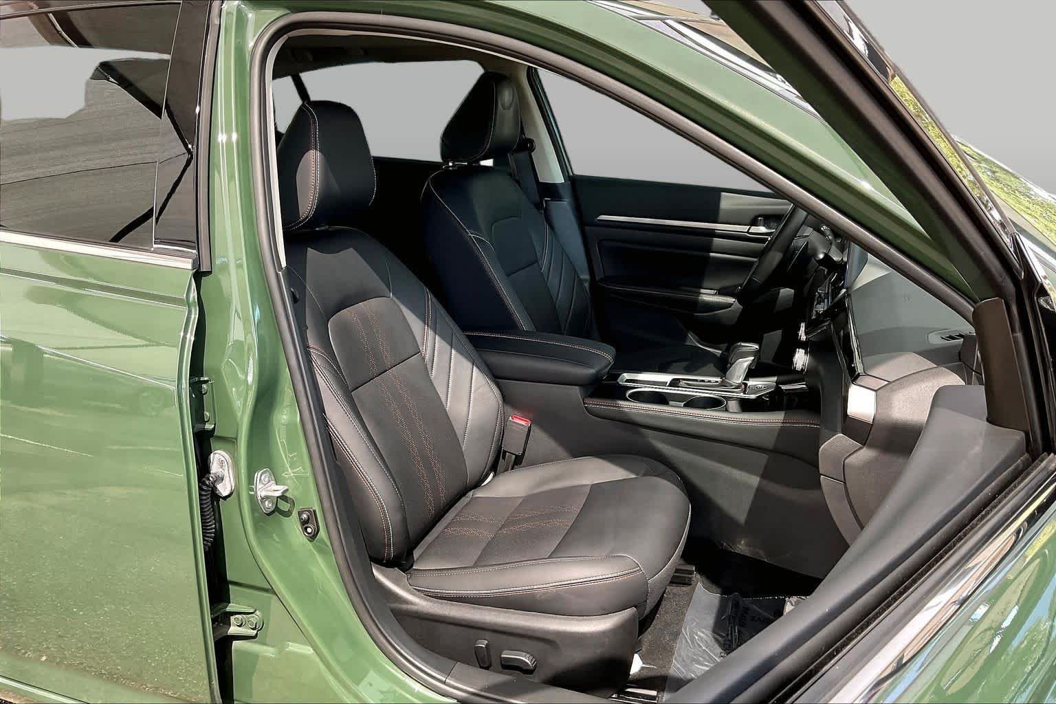 2025 Nissan Altima SR - Photo 9