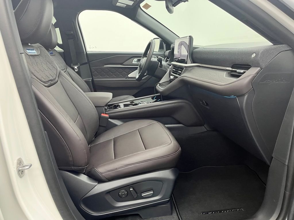 New 2026 White Ford Platinum image 34