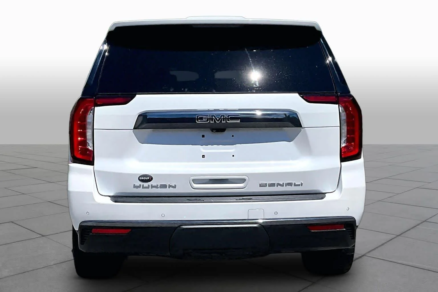 Used 2023 White Frost Tricoat GMC Denali Ultimate image 5