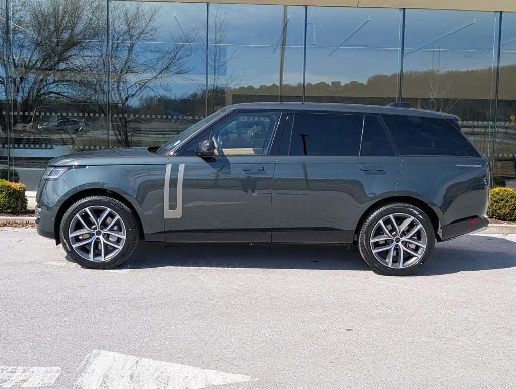 New 2026 Belgravia Green Land Rover SE image 3