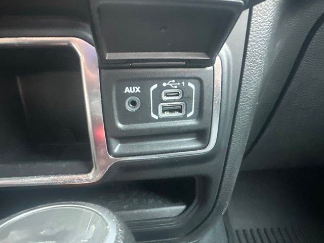 Used 2022 Beige Jeep Sport image 21