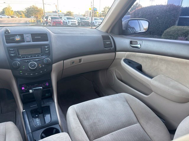 Used 2005 White Honda LX image 20