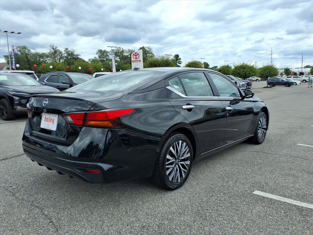 Used 2025 Black Nissan 2.5 SV image 4