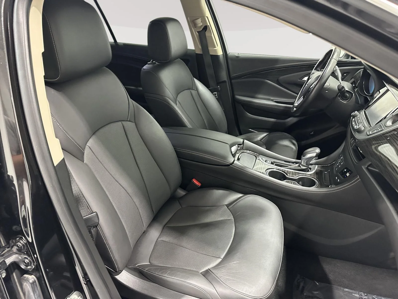 Used 2017 EBONY TWILIGHT METALLIC Buick Essence image 26