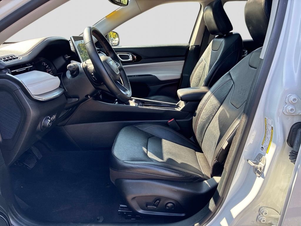 Used 2022 White Jeep Limited image 22