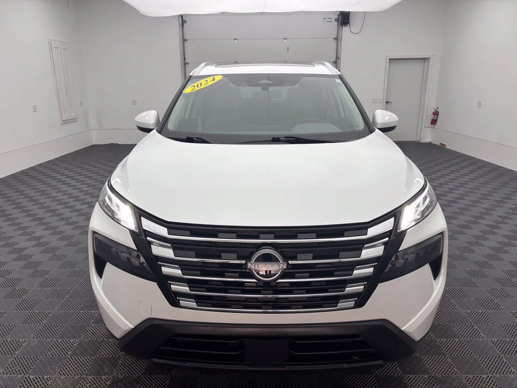 Used 2024 White Nissan SV image 14