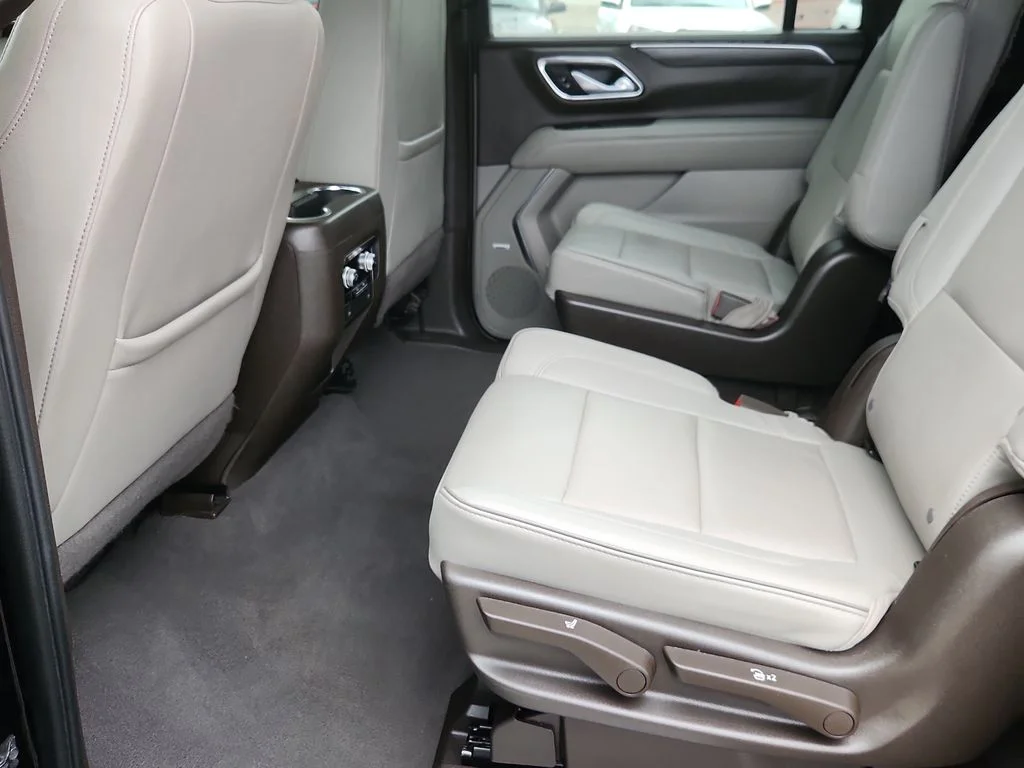 Used 2023 Black GMC SLT image 10