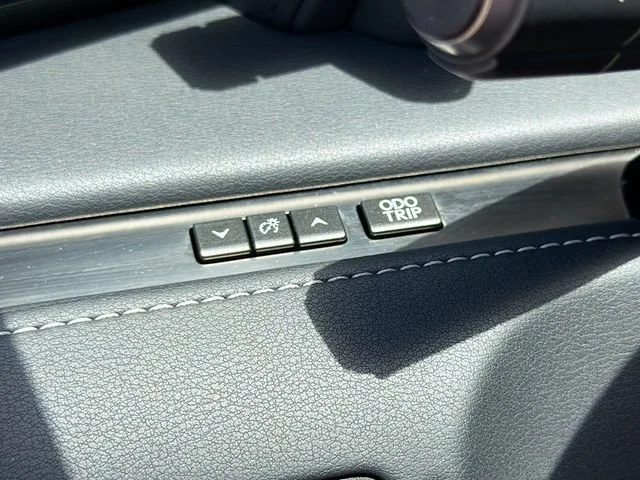Used 2021 Liquid Platinum Lexus LC 500 image 33