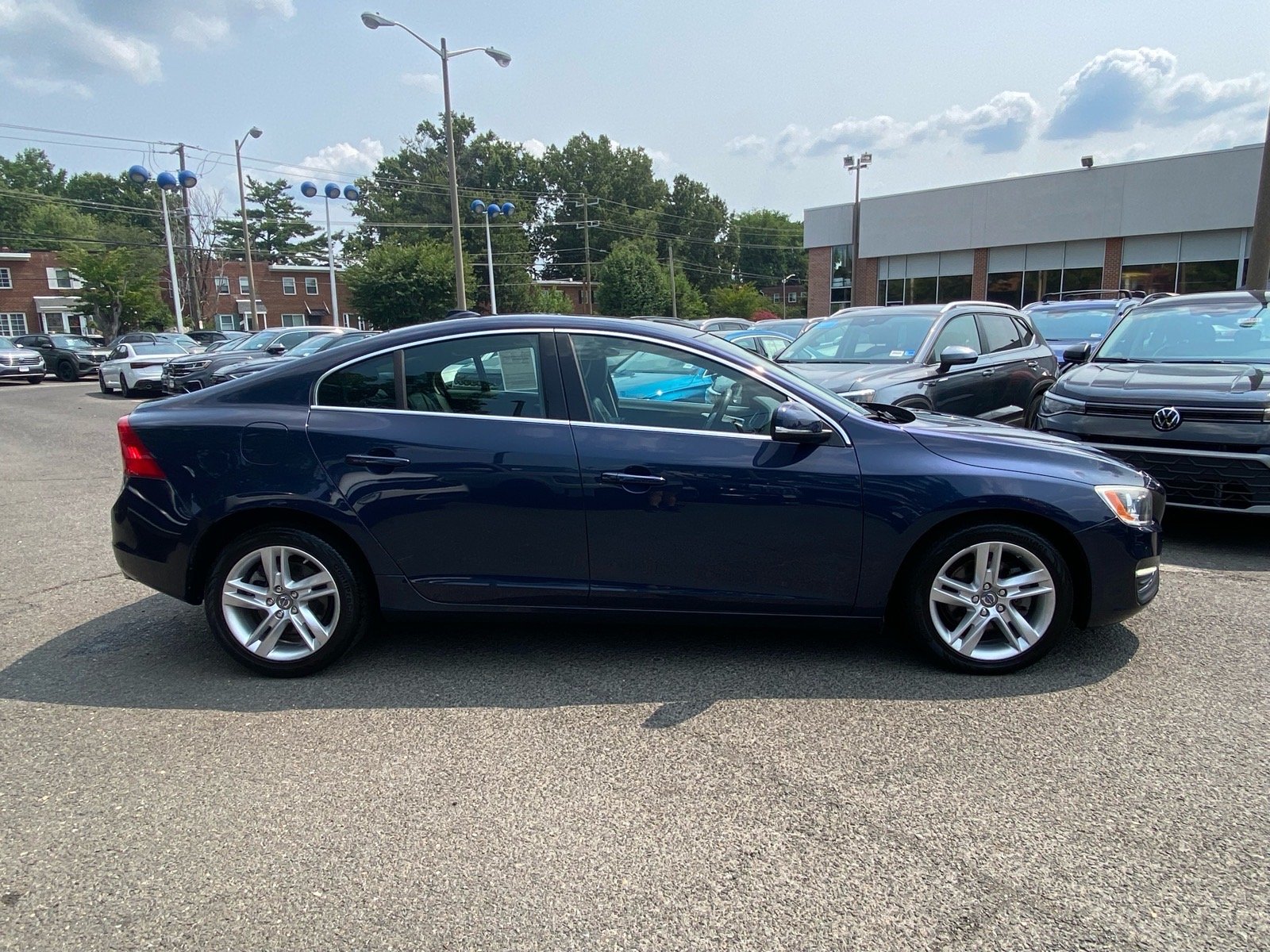 Used 2015 Blue Volvo T5 Premier image 2