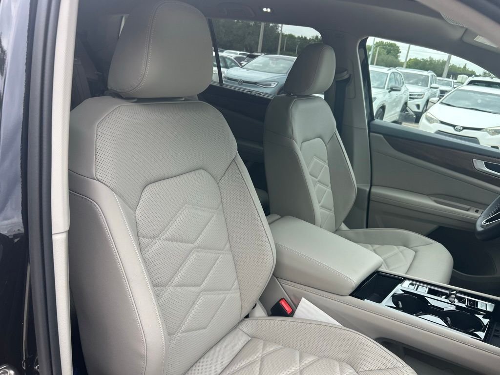 New 2026 Black Volkswagen SE w/Technology image 32