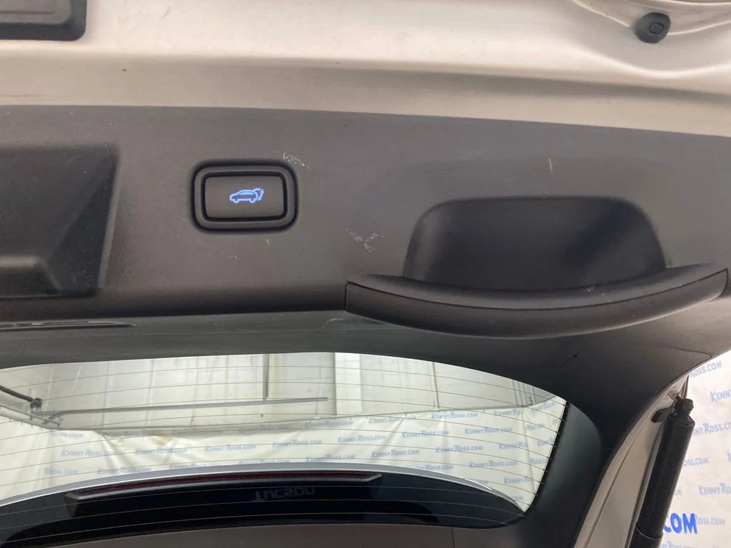 Used 2023 Silver Hyundai SEL Convenience image 18