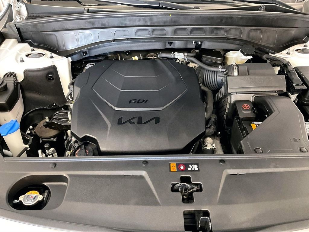 Used 2023 White Kia S image 35