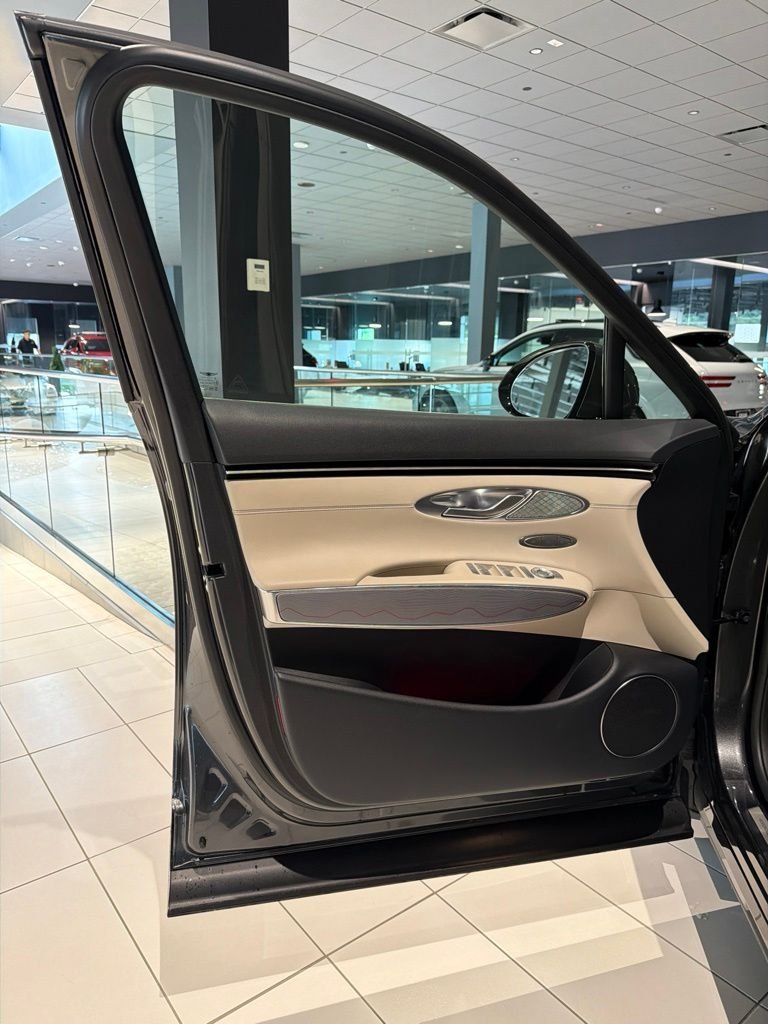 2024 GENESIS GV70 Standard - Photo 13
