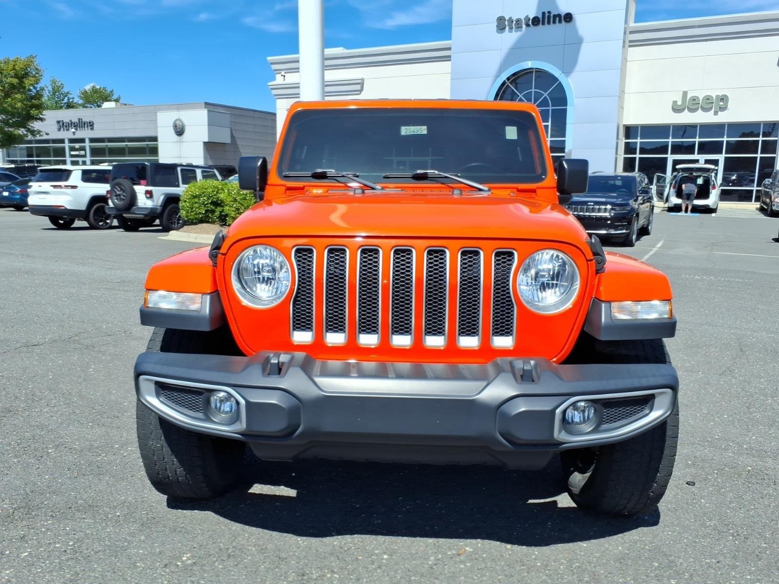 Used 2018 Punkn Metallic Clearcoat Jeep Sahara image 13