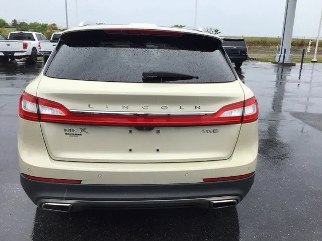 Used 2016 Platinum Dune Metallic Lincoln Reserve image 7