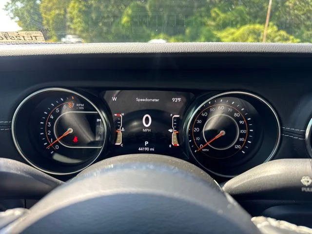 Used 2022 Green Jeep Overland image 27