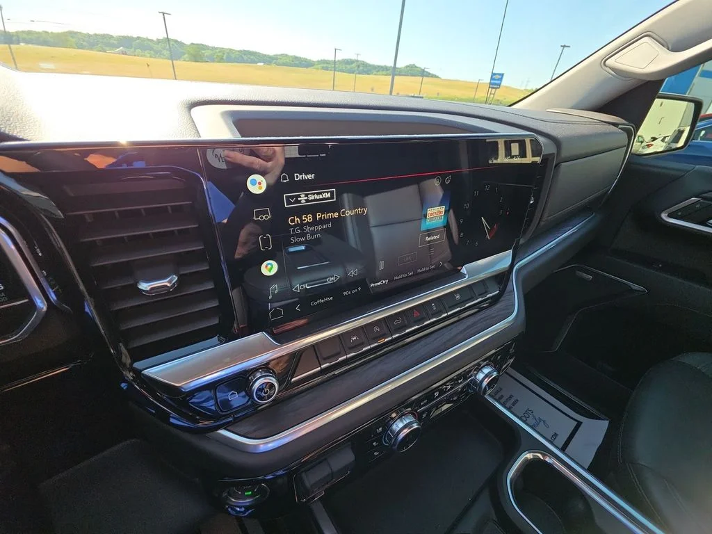 Used 2022 Black GMC SLT image 16