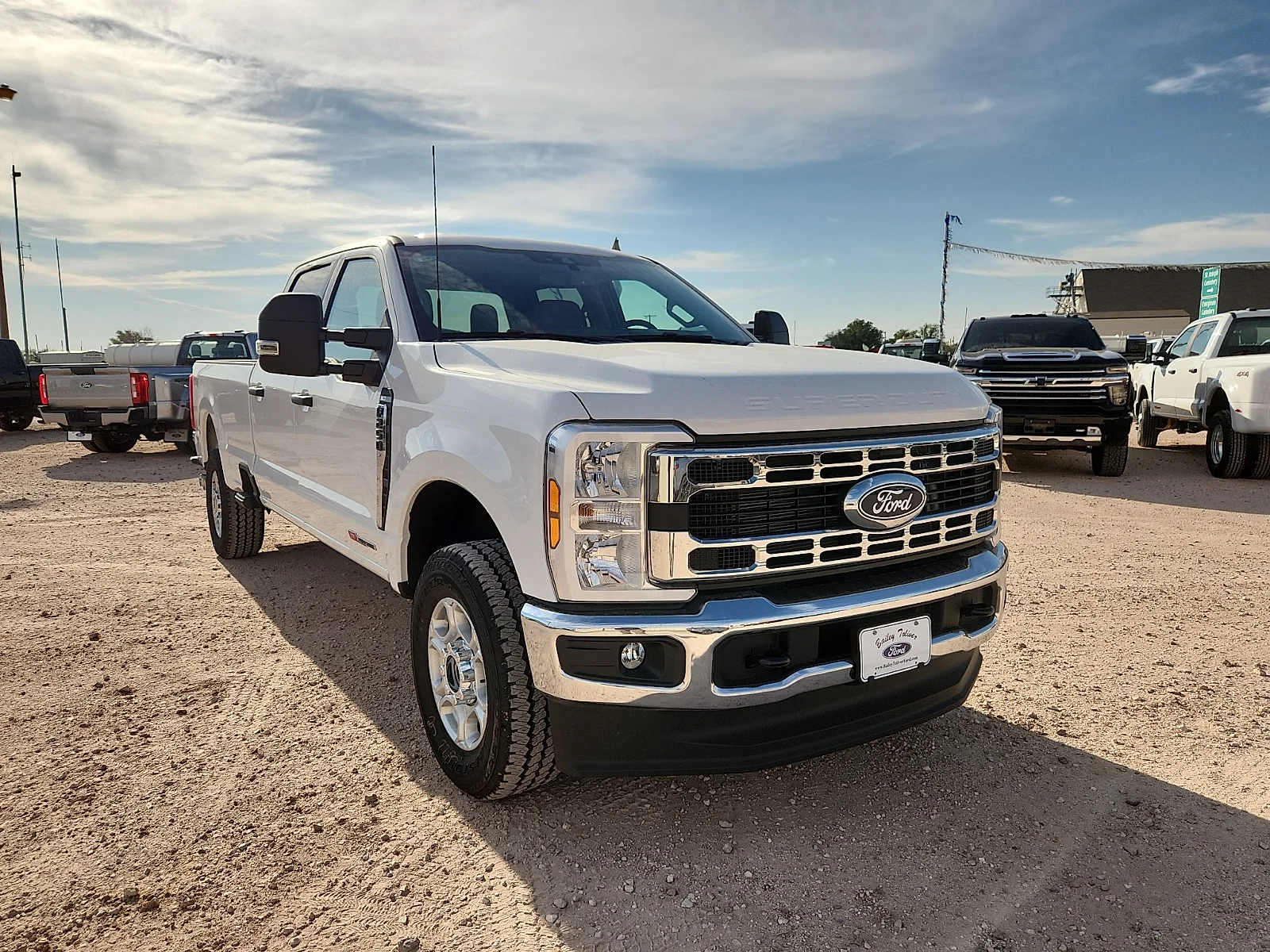 New 2027 Oxford White Ford XLT image 1