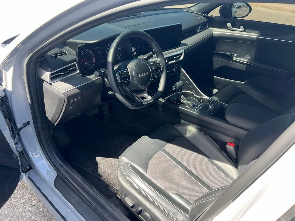 Used 2023 Wolf Gray Kia GT-Line image 10