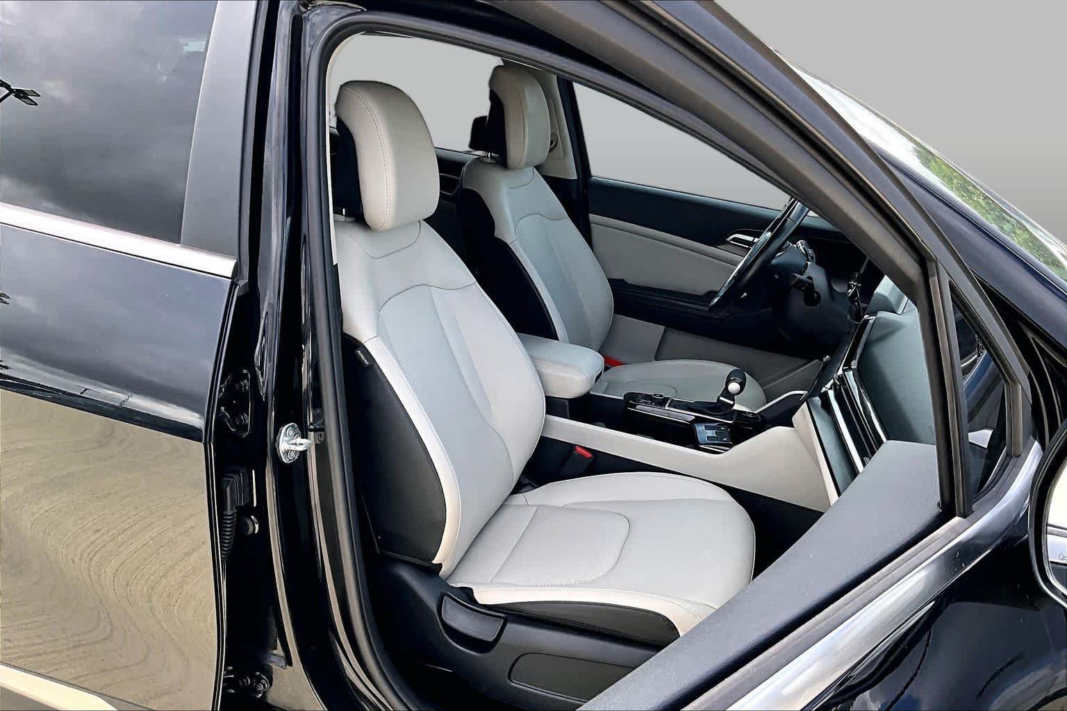 Used 2024 Ebony Black Kia EX image 17