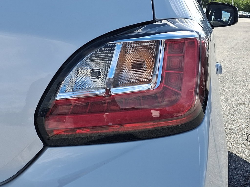 Used 2023 White Diamond Mitsubishi ES image 9