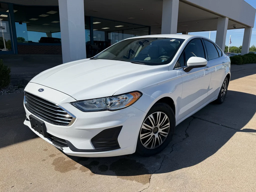 Used 2019 Ford Fusion S with VIN 3FA6P0G74KR283892 for sale in Manhattan, KS