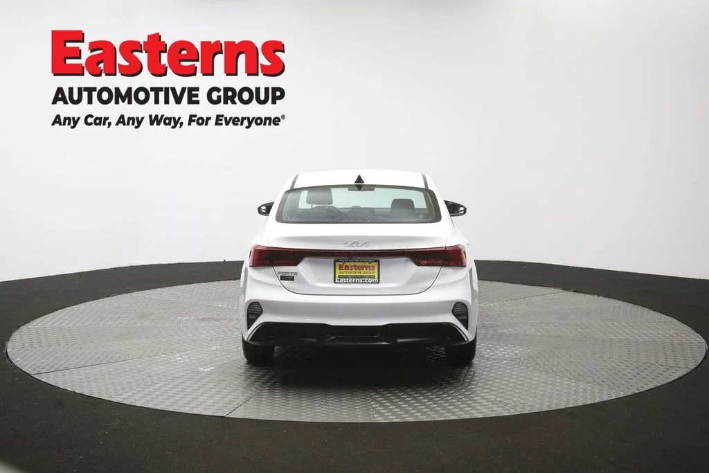 Used 2022 White Kia LXS image 36