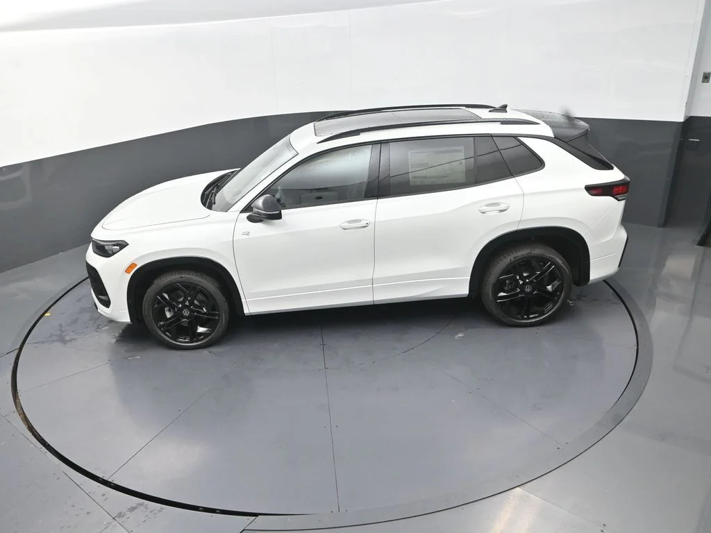 New 2026 White Volkswagen 2.0T SE R-Line Black image 17