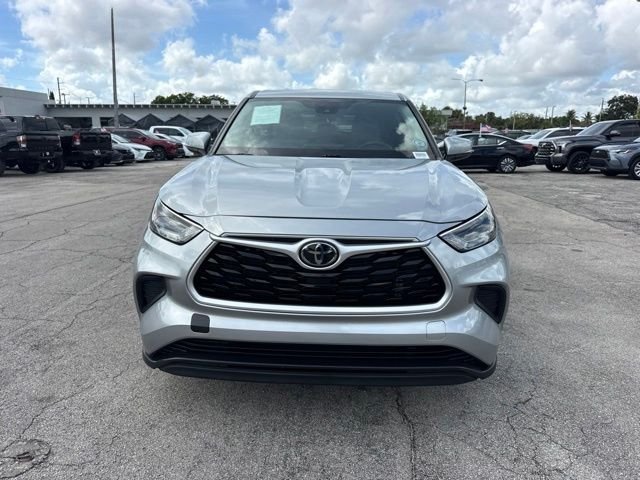 Used 2022 Silver Toyota L image 8
