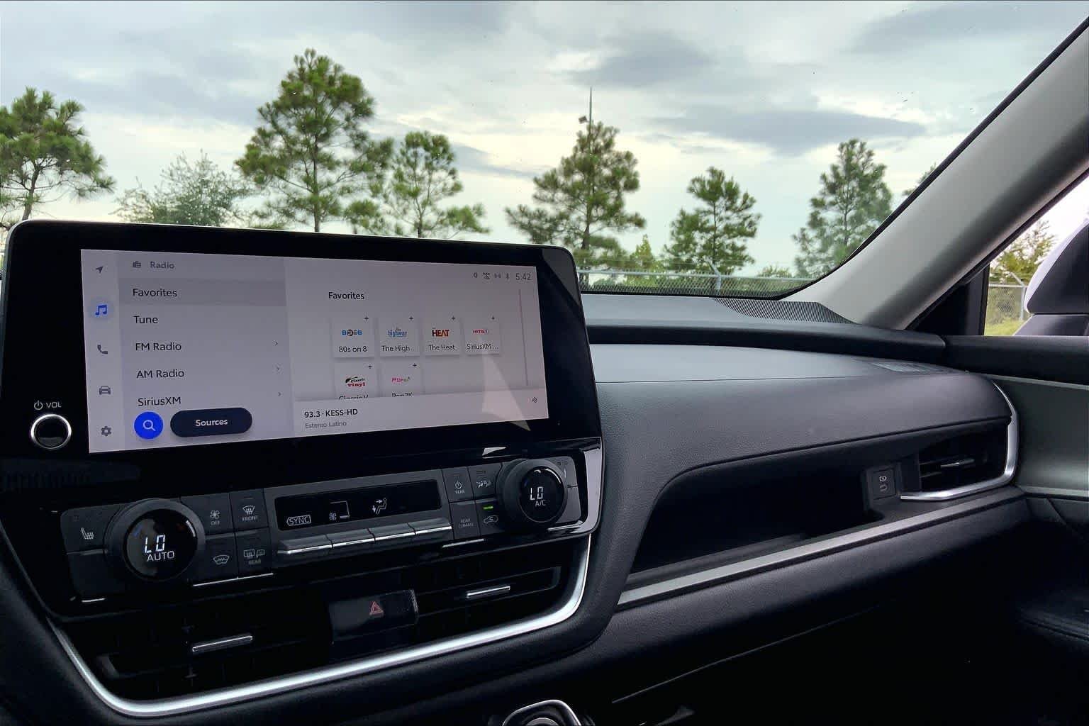 Used 2025 Wind Chill Pearl Toyota XLE image 35