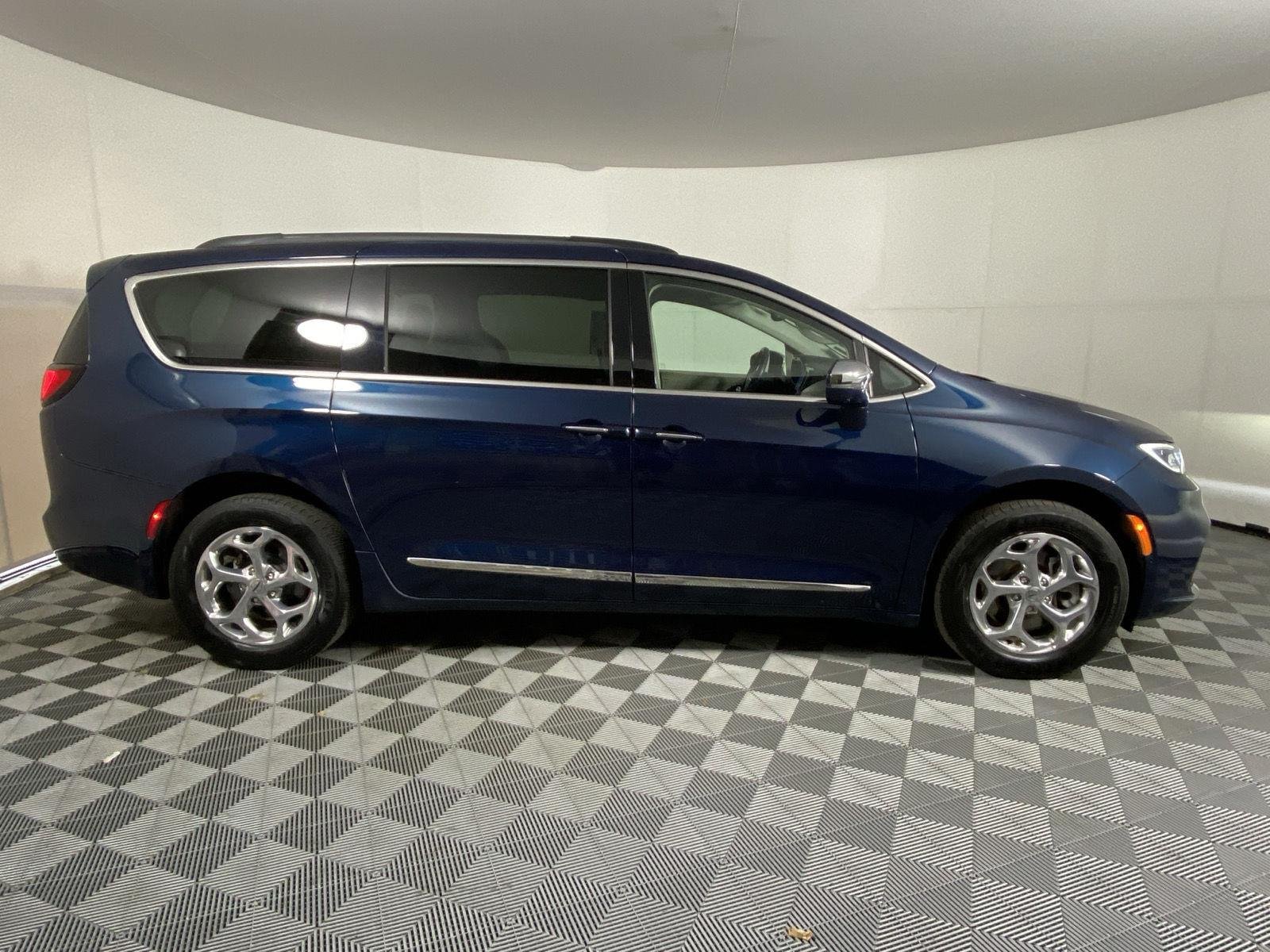 Used 2022 Fathom Blue Pearlcoat Chrysler Limited image 3