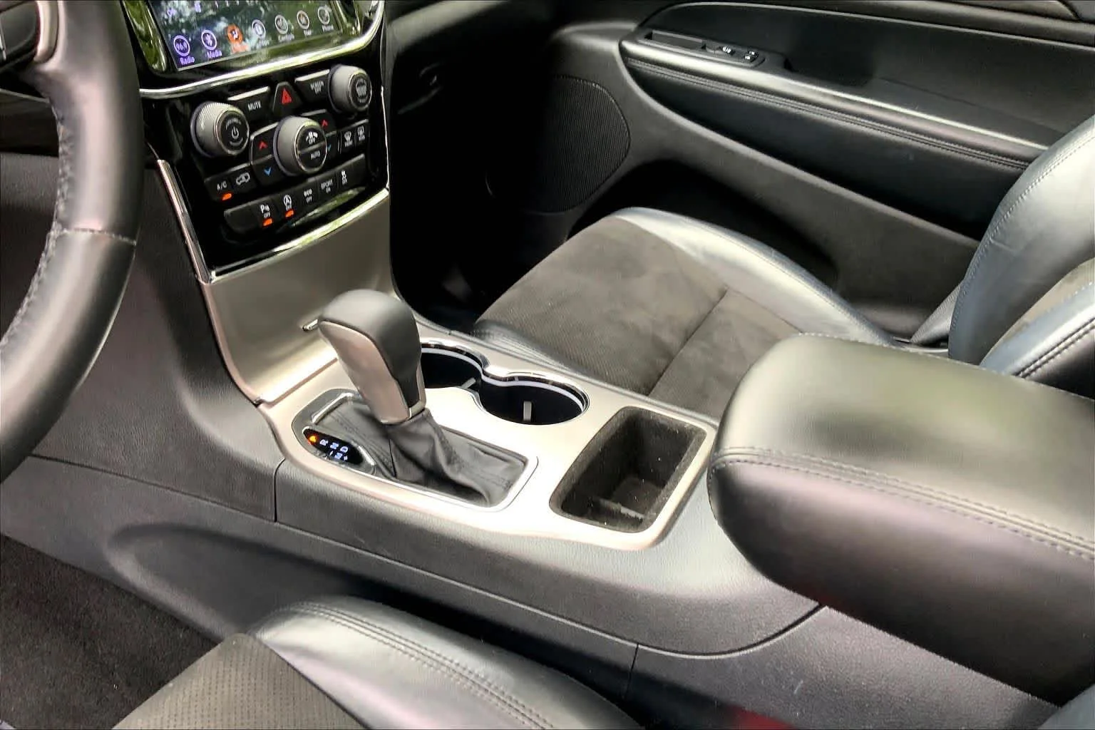 Used 2019 Sting-Gray Clearcoat Jeep Altitude image 16