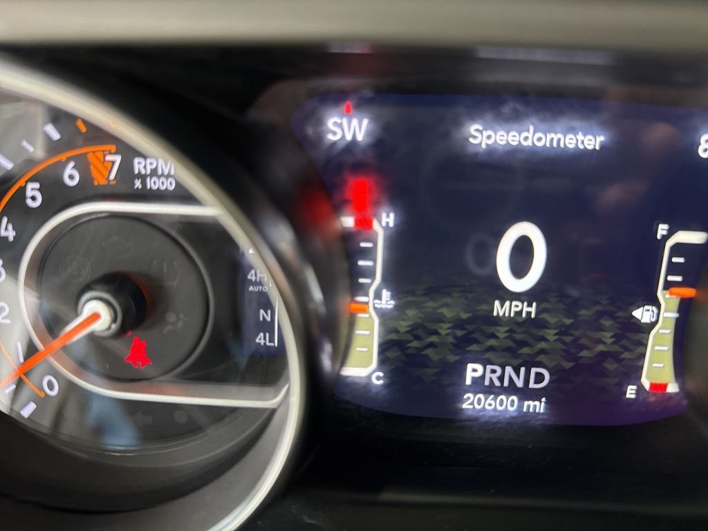 Used 2022 Gray Jeep Sport S image 19